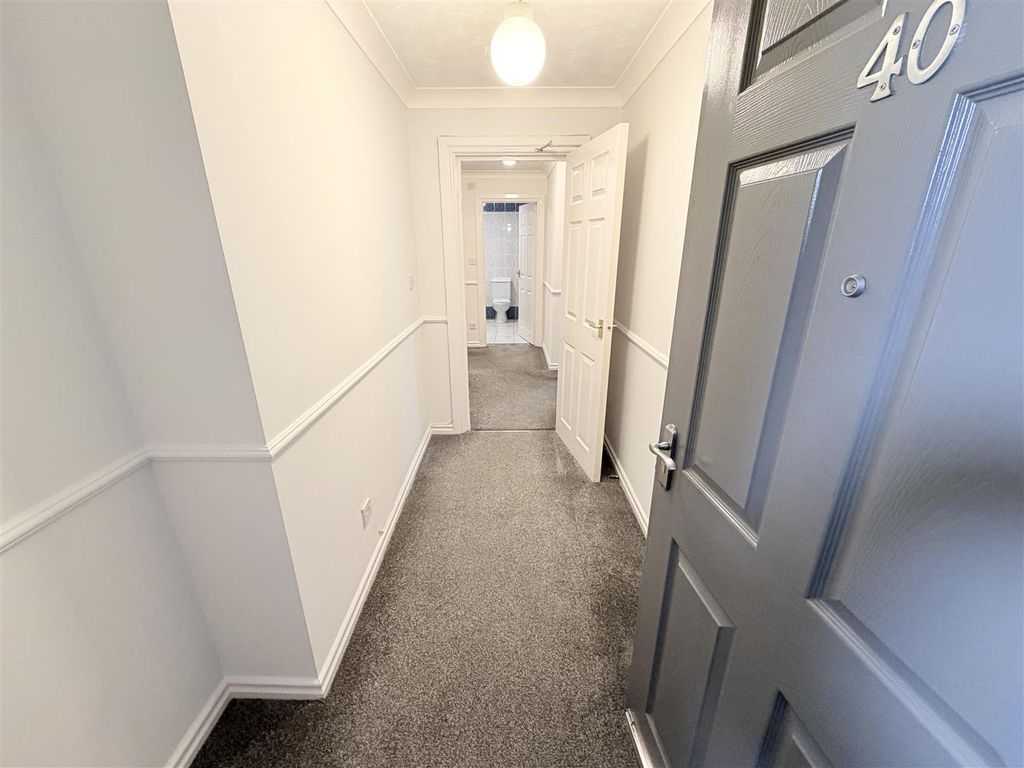 Property photo 2 of 14 Hall