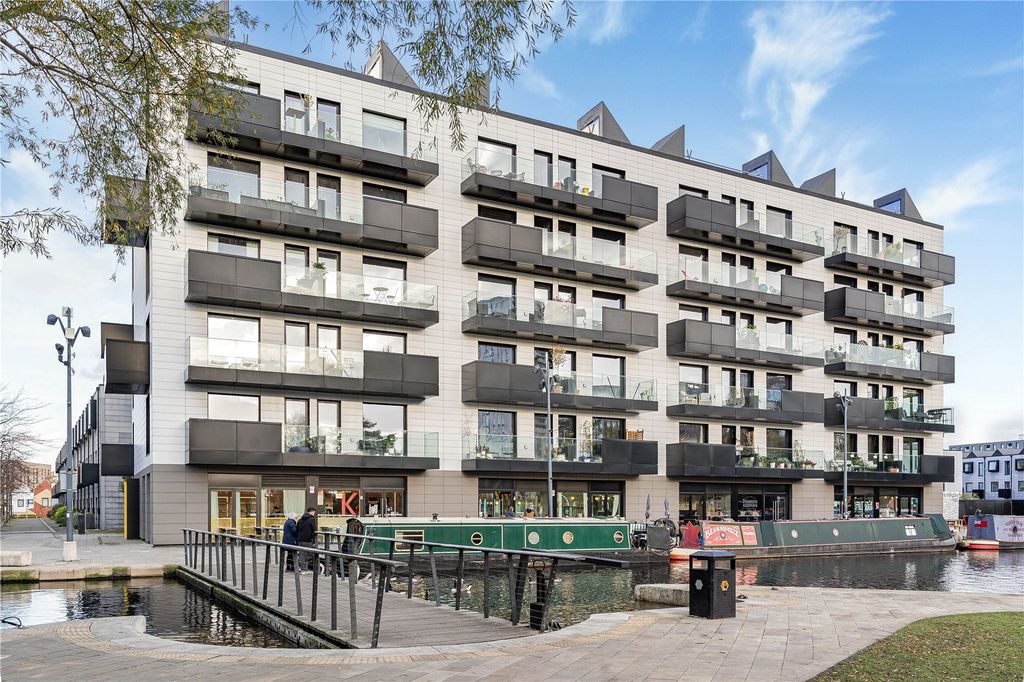 Property photo 1 of 15 External