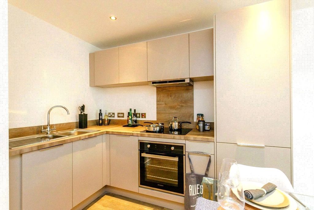 Property photo 3 of 8 Kitchen