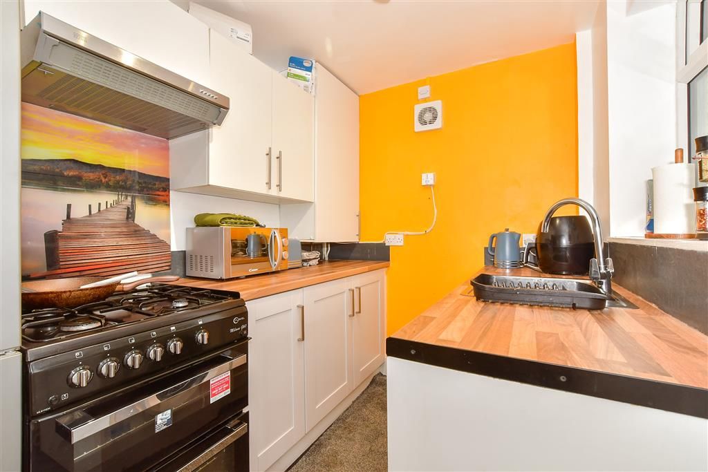 Property photo 3 of 11 Kitchen