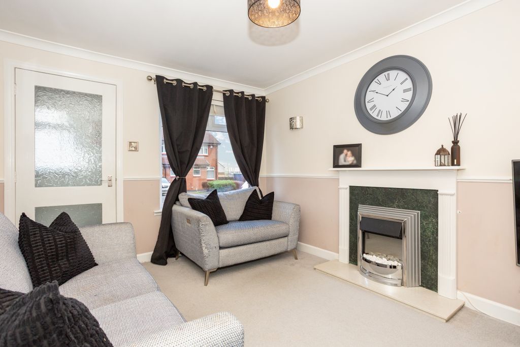 Property photo 2 of 22 Living Room