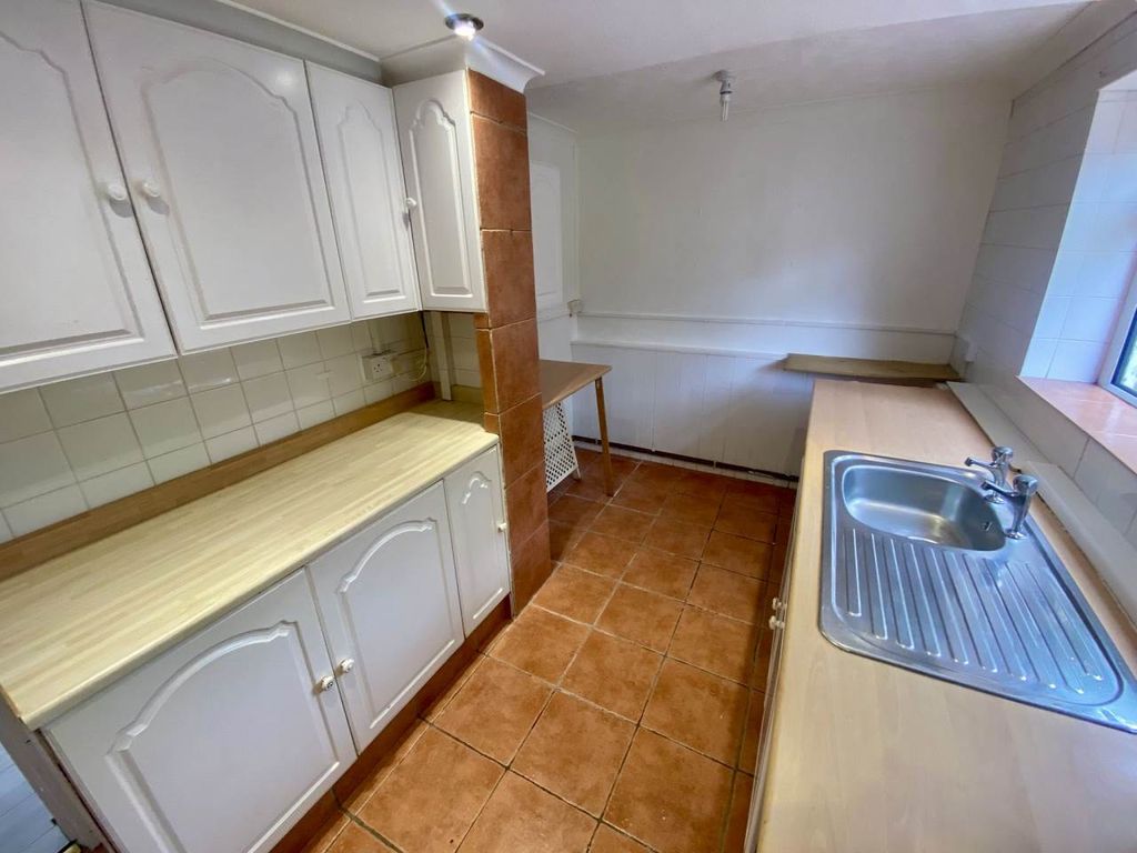 Property photo 1 of 14 Kitchen 1