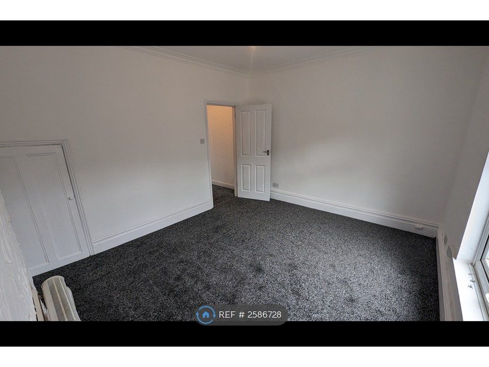 Property photo 2 of 11 Living Room