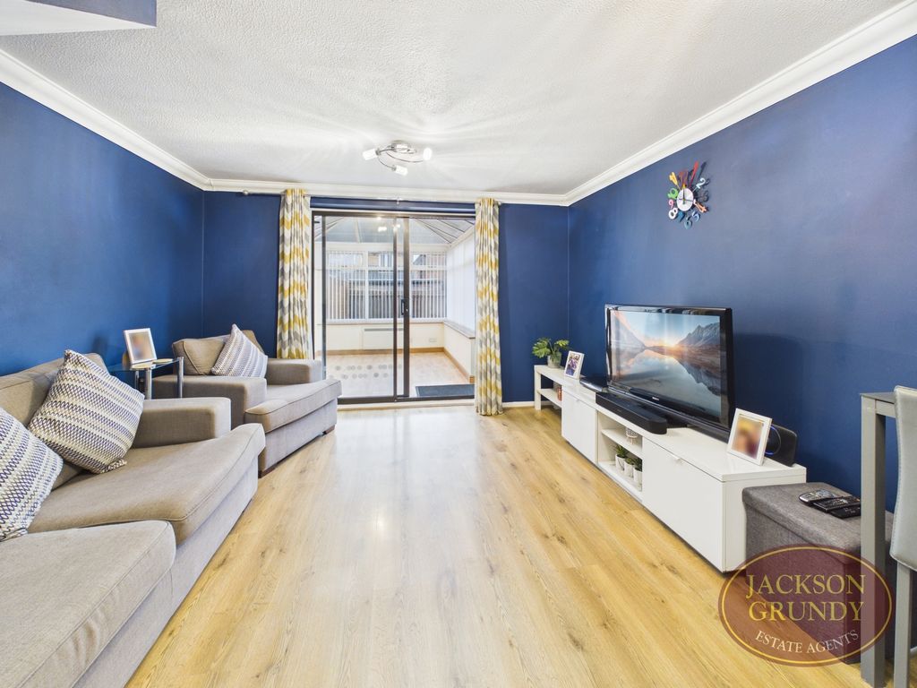 Property photo 2 of 11 Touraine Close