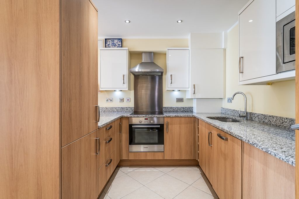 Property photo 2 of 13 14-36-Cubitt-Apar...