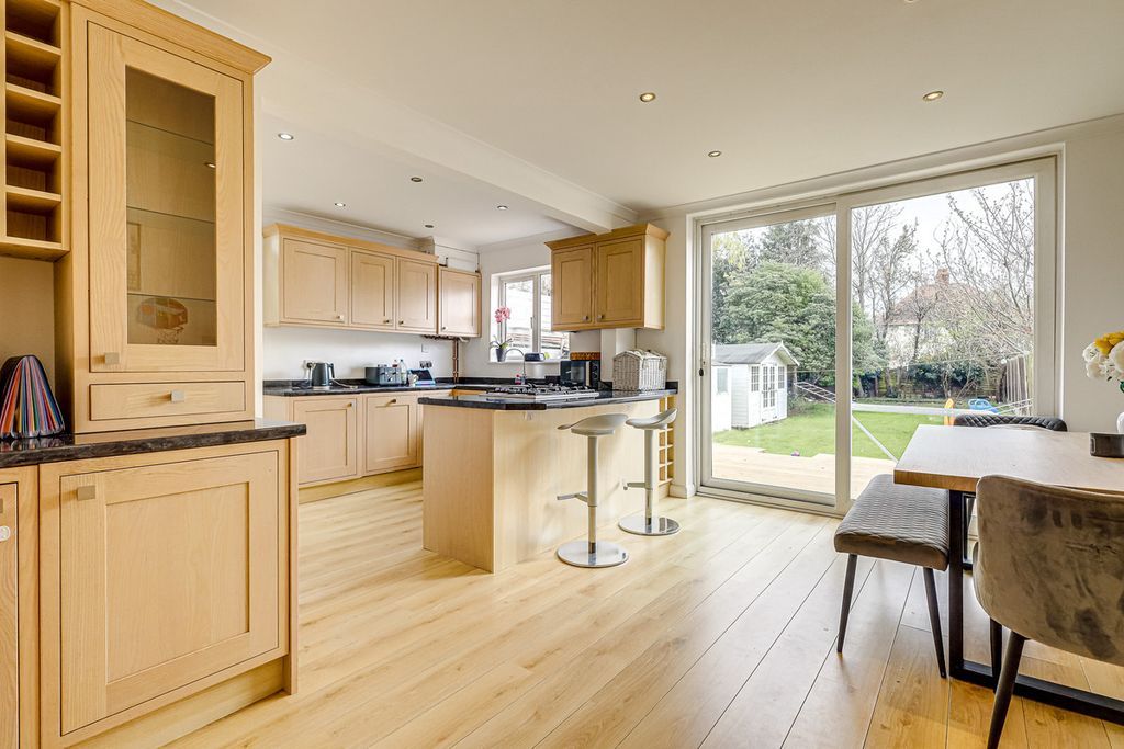 Property photo 2 of 24