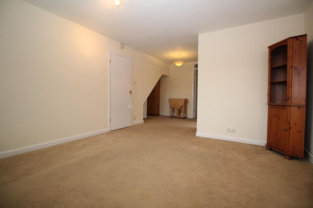 Property photo 3 of 9 Dining Area