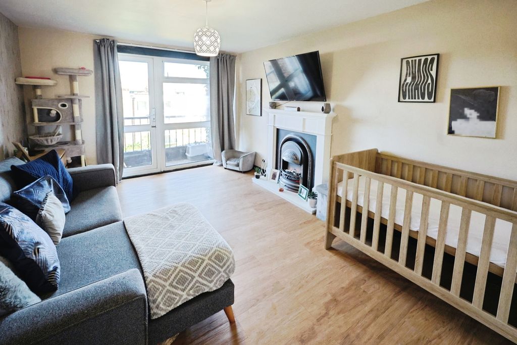 Property photo 3 of 6 Pbox-Img.Jpg