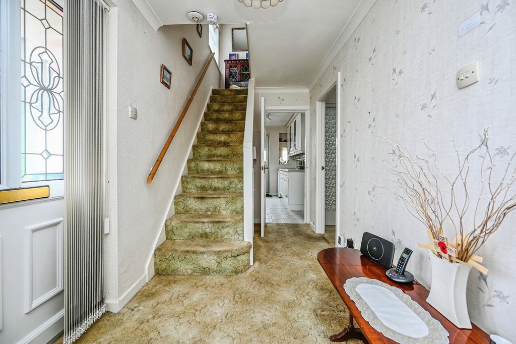 Property photo 3 of 17 Photo