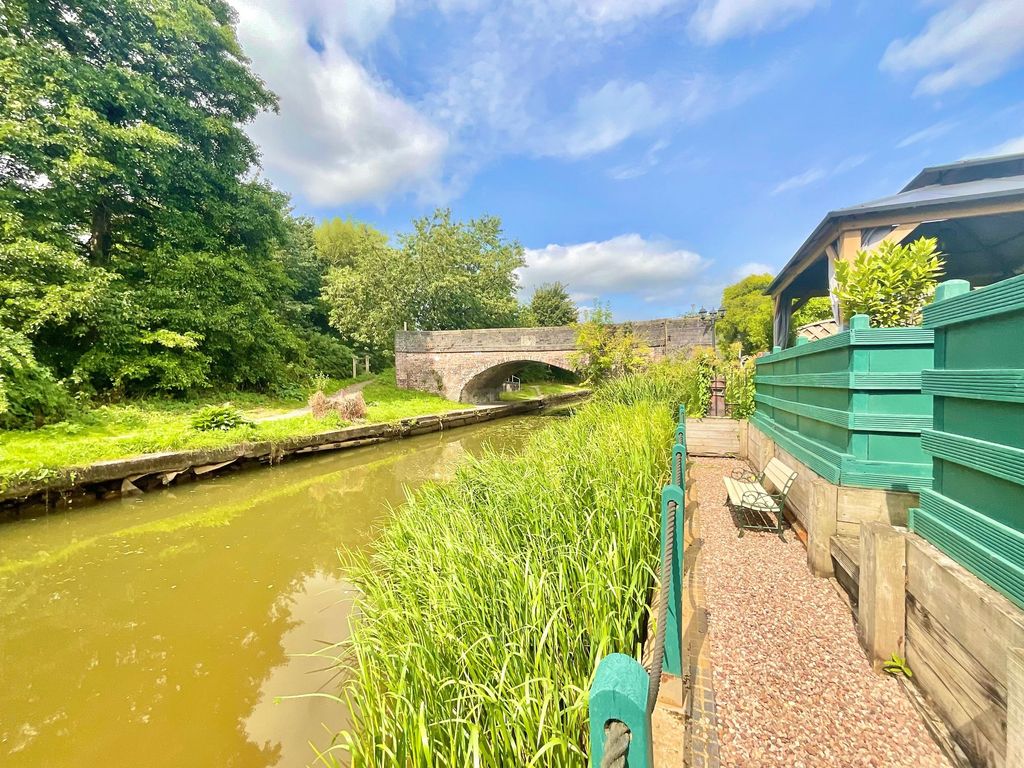 Property photo 2 of 23