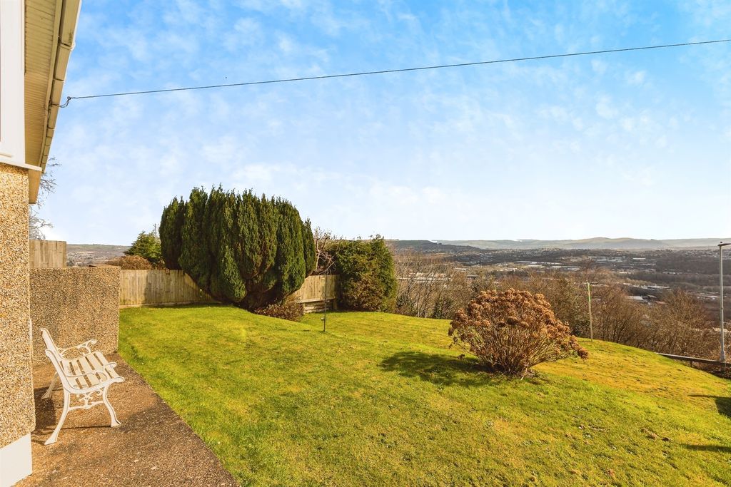 Property photo 2 of 13