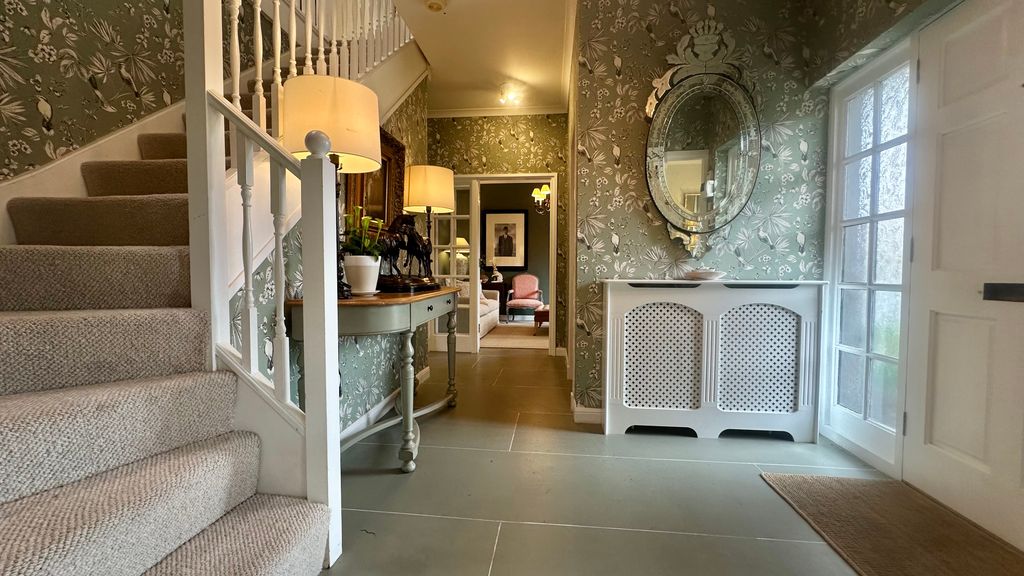 Property photo 2 of 35