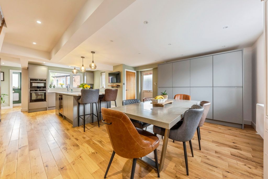 Property photo 3 of 24 The_Ringtree-26