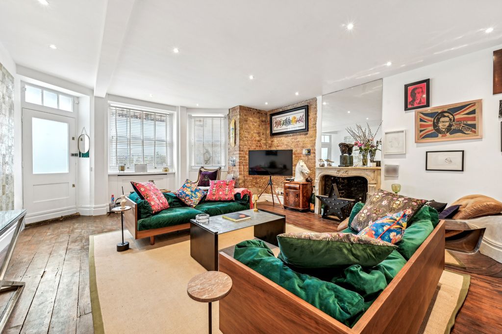 Property photo 2 of 13