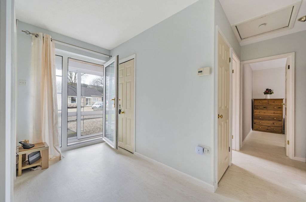 Property photo 3 of 18 Entrance Hall