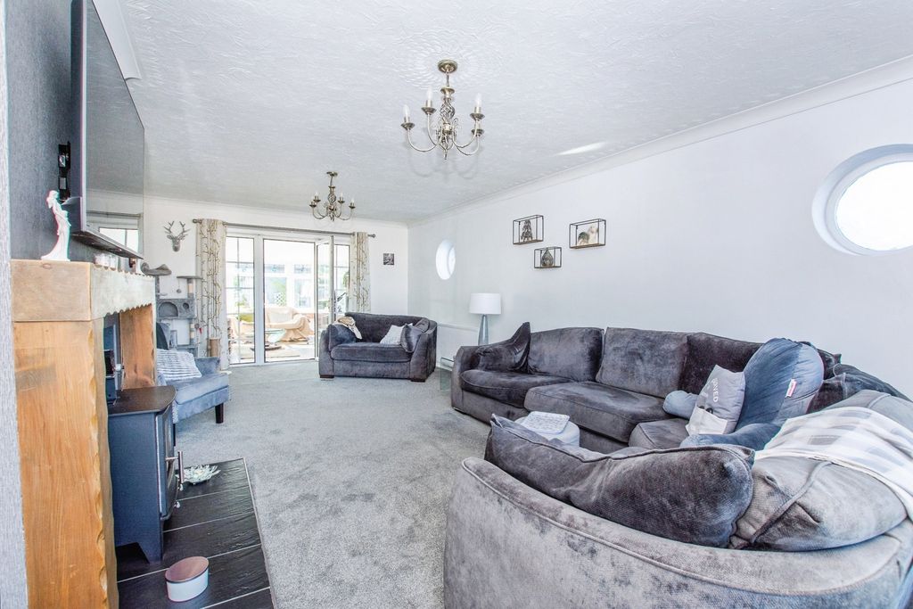 Property photo 3 of 34 Pbox-Img.Jpg