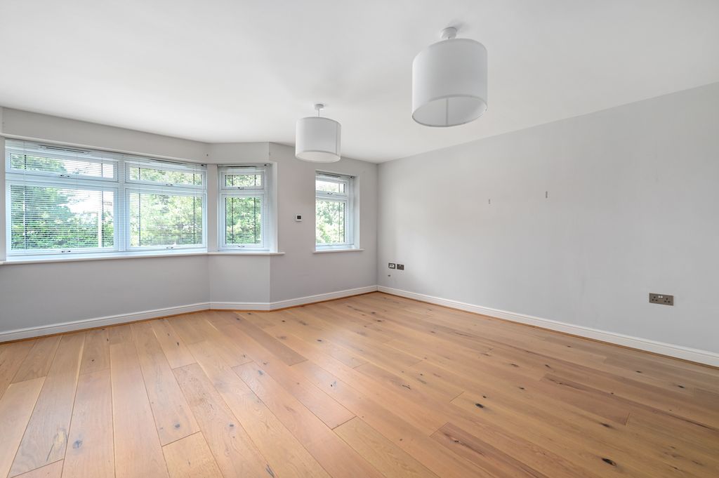 Property photo 3 of 11 6 Fairway Heights (6)
