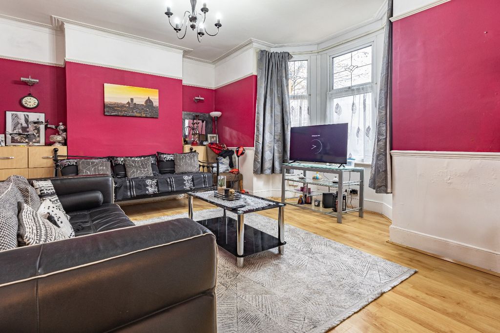 Property photo 2 of 9 4565031