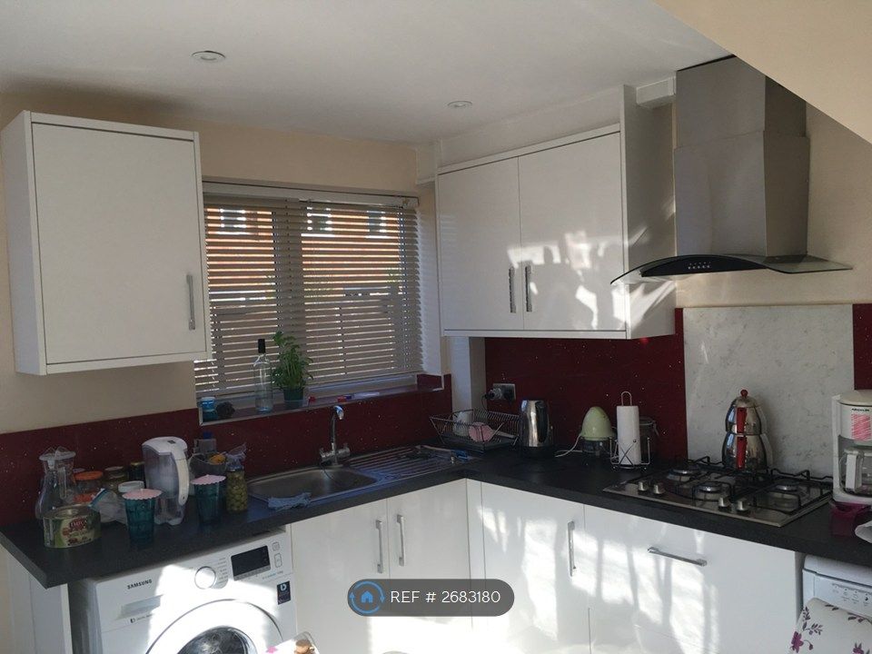 Property photo 2 of 14 Kitchen