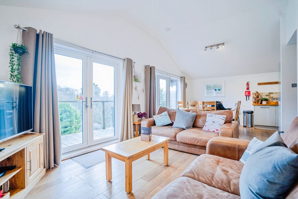 Property photo 2 of 17 Open Plan