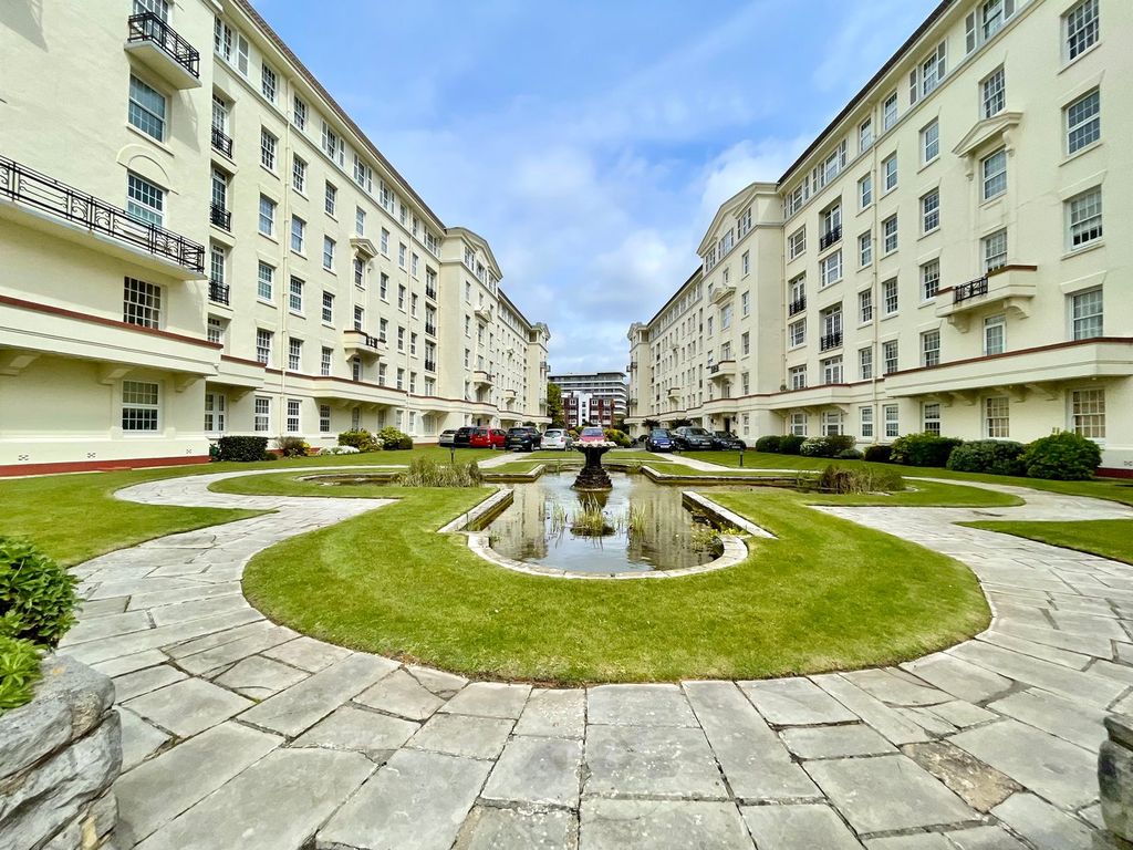 Property photo 2 of 20