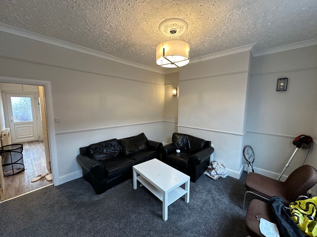 Property photo 2 of 32