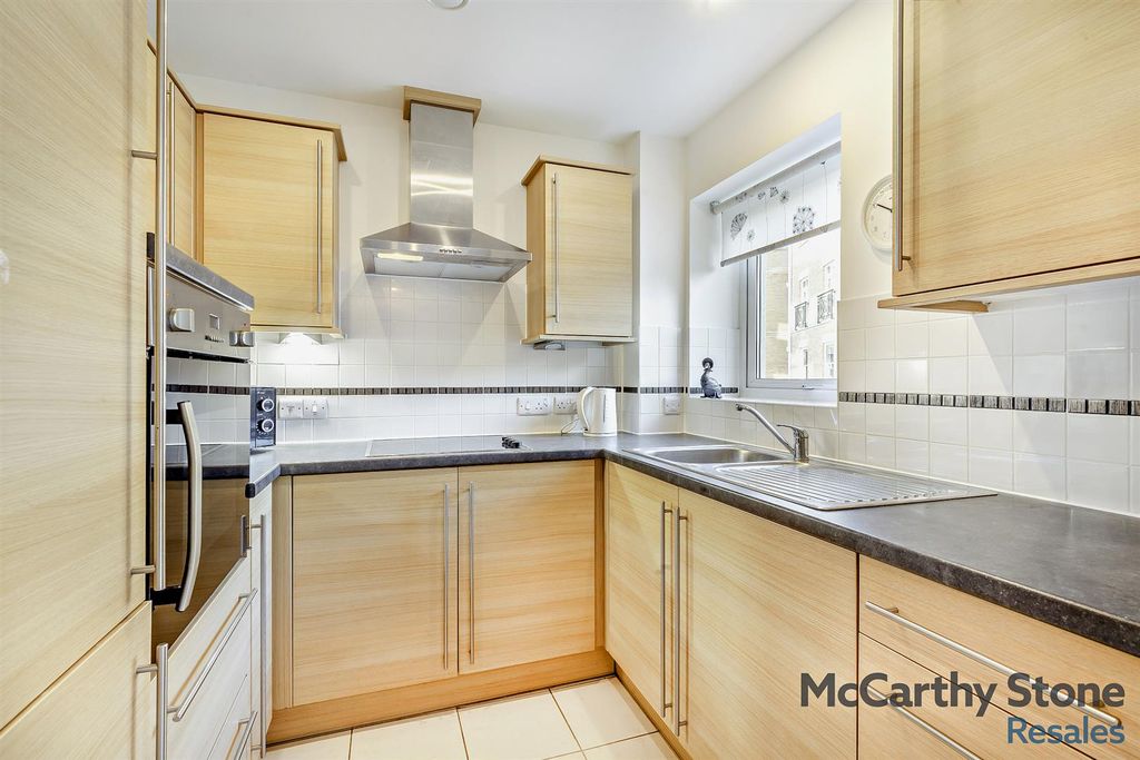 Property photo 2 of 10 8674443-Interior07-800.Jpg