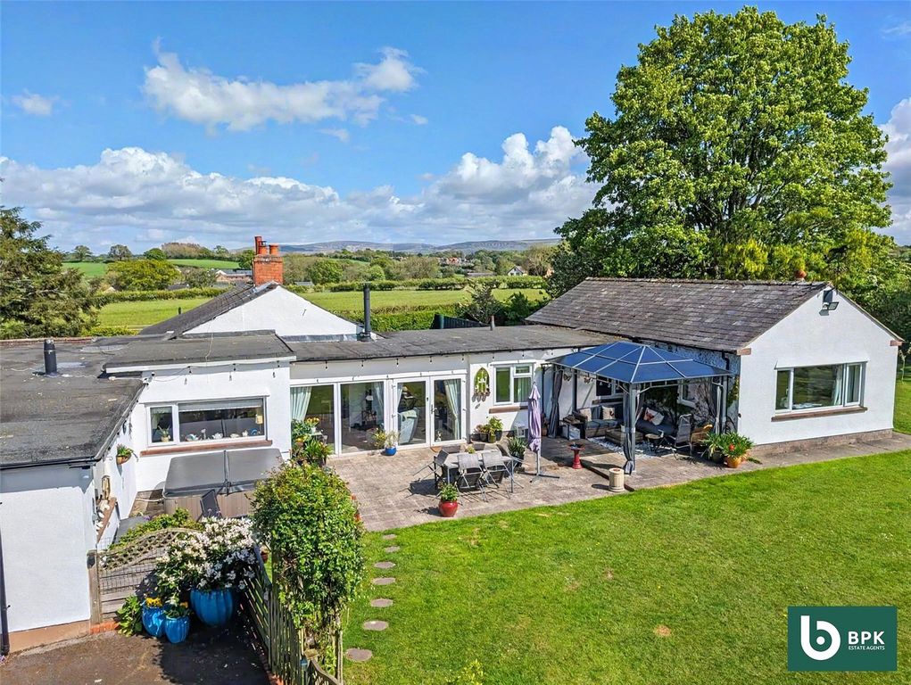 Property photo 1 of 41 Picture No. 79