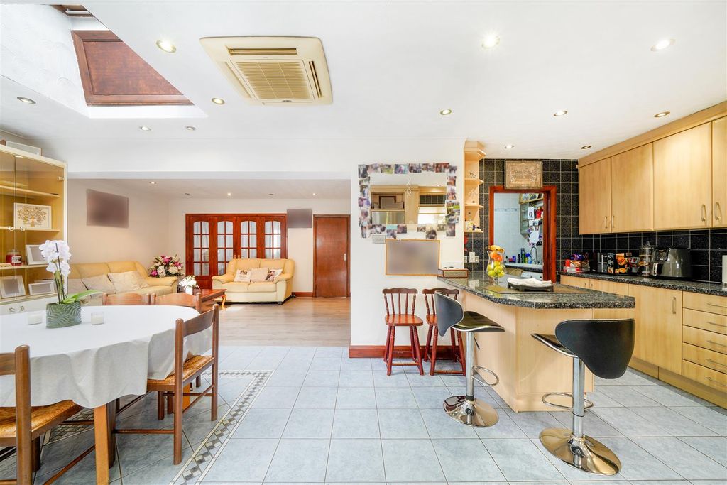 Property photo 2 of 12 72 Sudbury Avenue - Ysvv1Uvszbptxxlgmz6R.Jpg