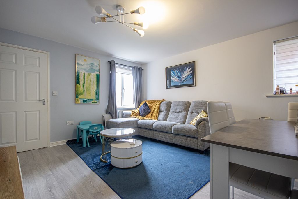 Property photo 3 of 10 3