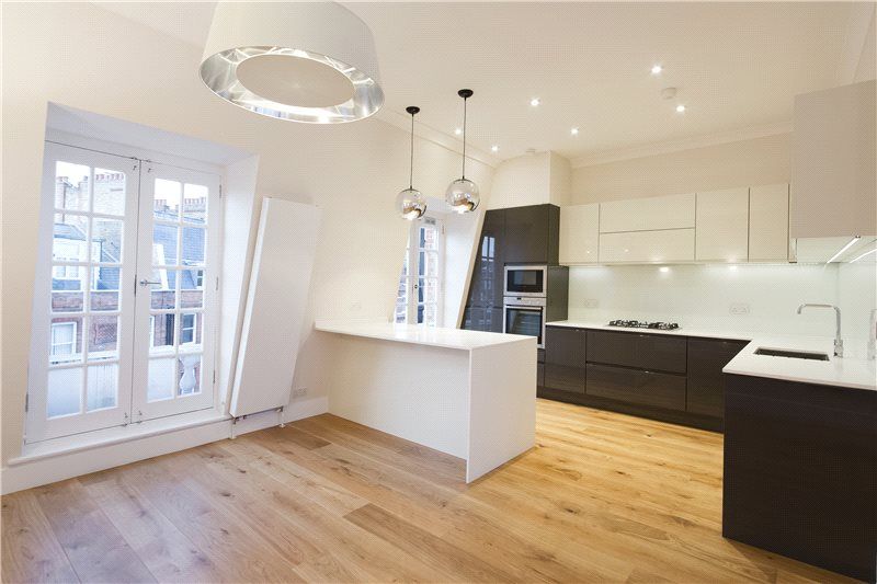 Property photo 3 of 12 Kitchen