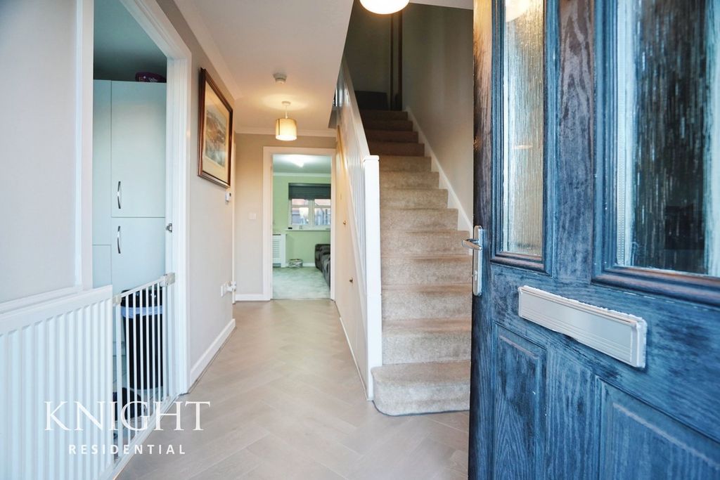 Property photo 2 of 20