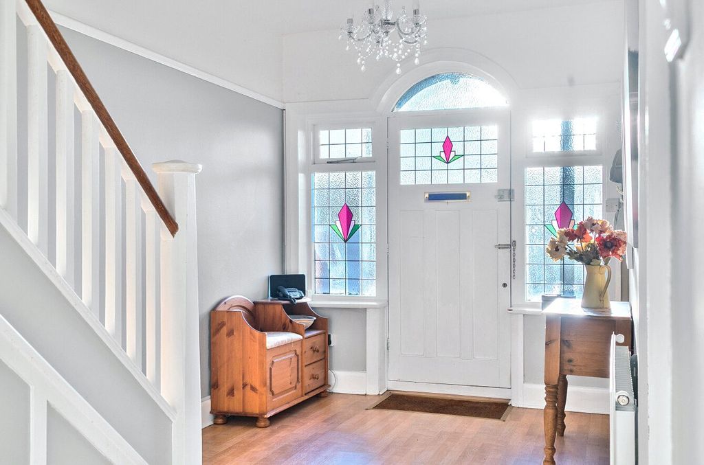 Property photo 2 of 17 Entrance Hall