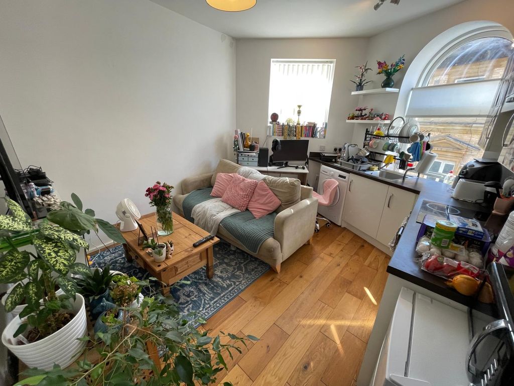 Property photo 3 of 6