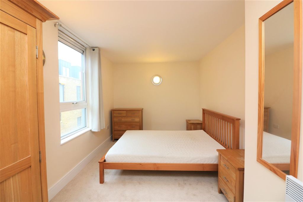 Property photo 3 of 8 Docklands Court.Jpg