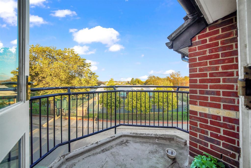 Property photo 3 of 9 Balcony