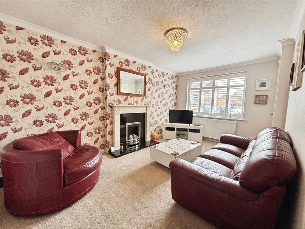 Property photo 2 of 14 Lounge