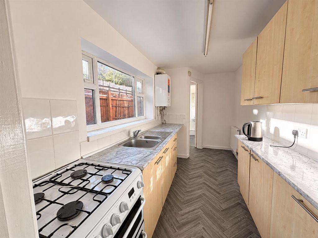 Property photo 3 of 7 29 Cope Street Kitchen.Png
