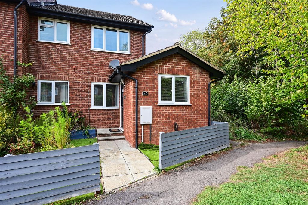 Property photo 1 of 8 Sorrells Close