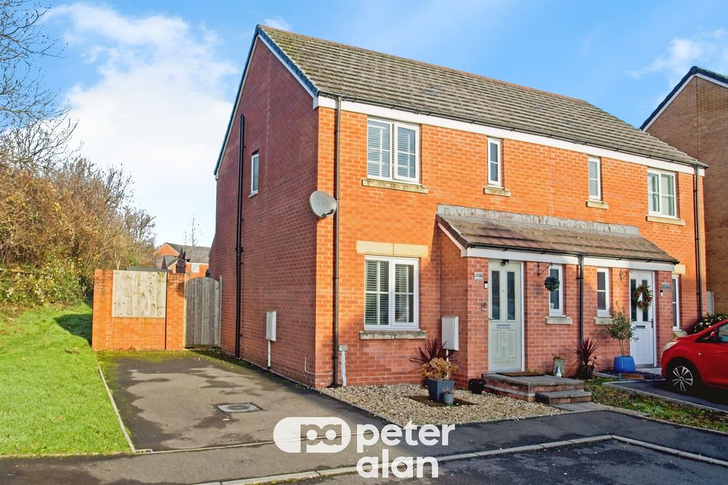 Property photo 1 of 28