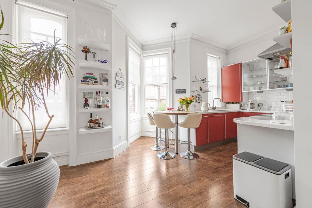 Property photo 3 of 10 Picture 3