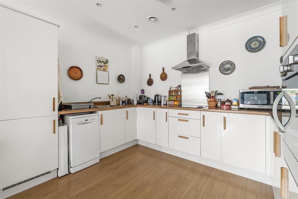 Property photo 2 of 15 20-Fitznell-Court-7.Jpg
