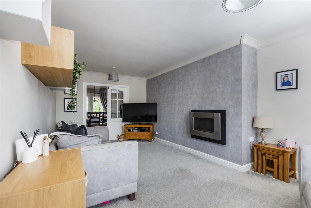 Property photo 3 of 34 Living Room