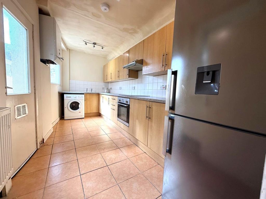 Property photo 2 of 9 Kitchen.Jpg