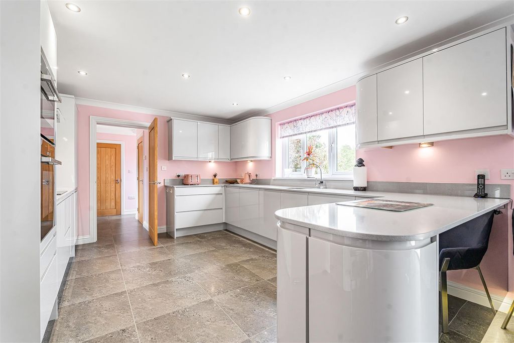 Property photo 3 of 29 Kitchen