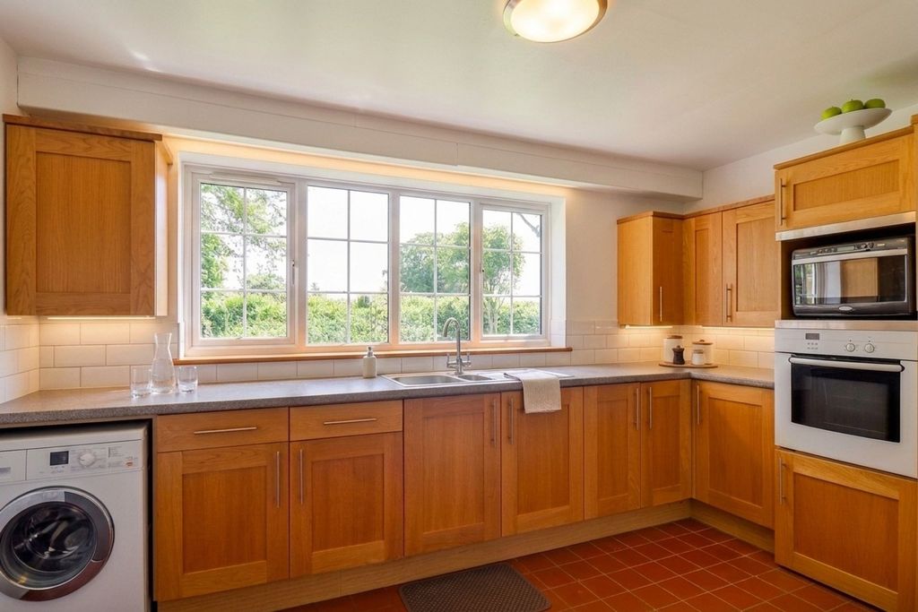 Property photo 2 of 25