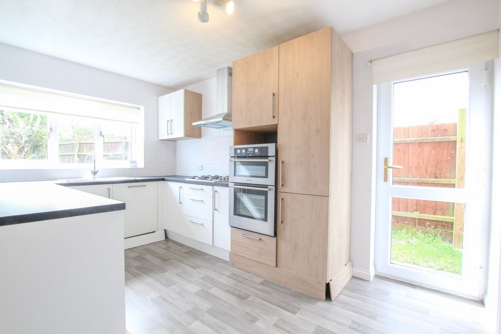 Property photo 2 of 18 Kitchen