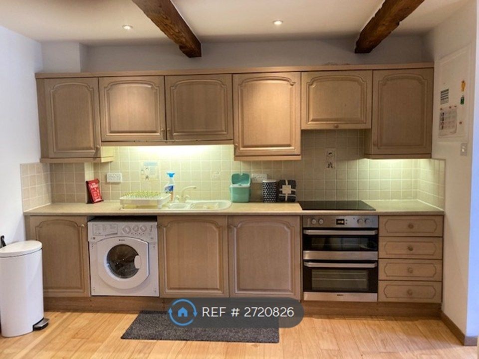 Property photo 3 of 10 Kitchen