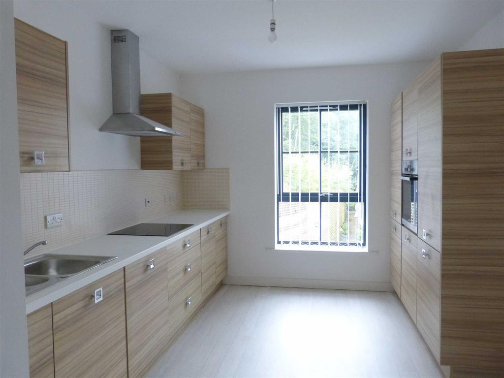Property photo 3 of 8 Kitchen