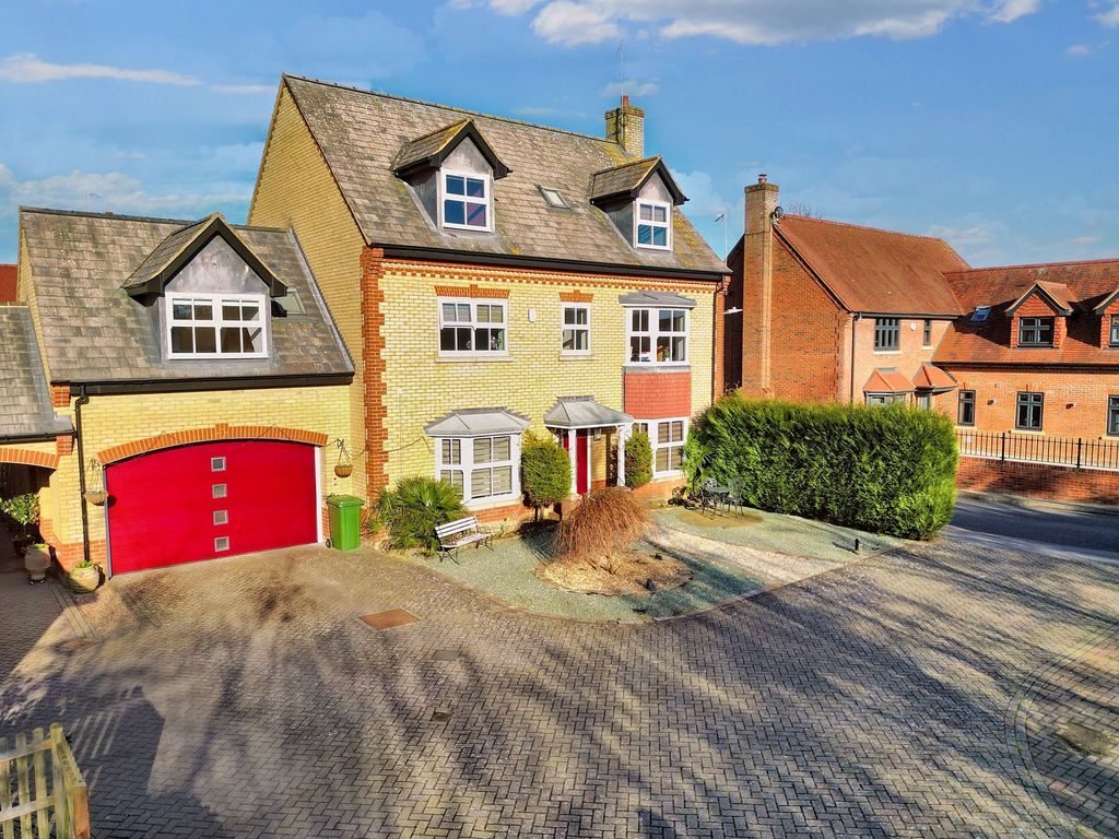 Property photo 1 of 32